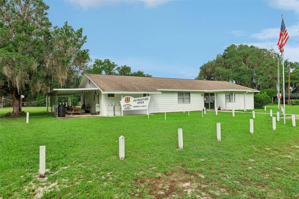 212 DOGWOOD DRIVE Interlachen, FL 32148