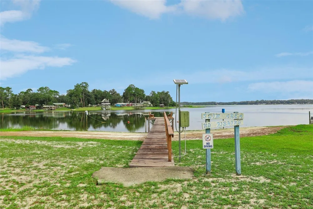 212 DOGWOOD DRIVE Interlachen, FL 32148