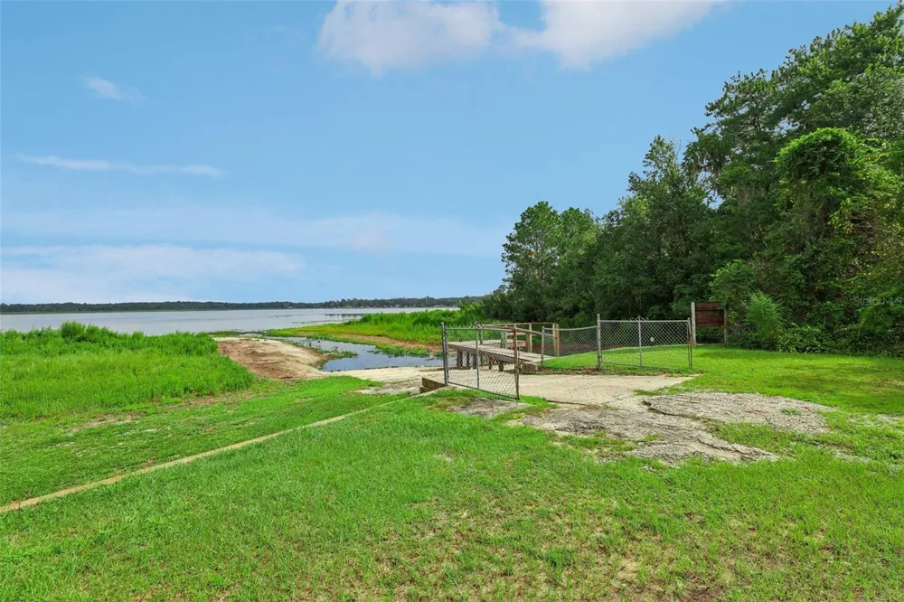 212 DOGWOOD DRIVE Interlachen, FL 32148