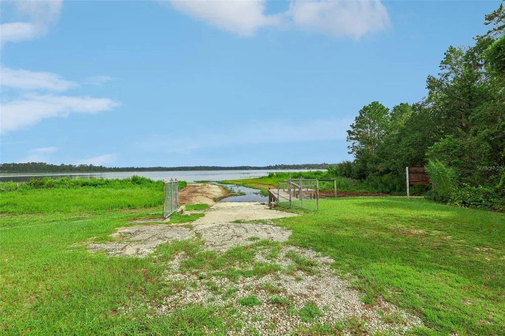 212 DOGWOOD DRIVE Interlachen, FL 32148