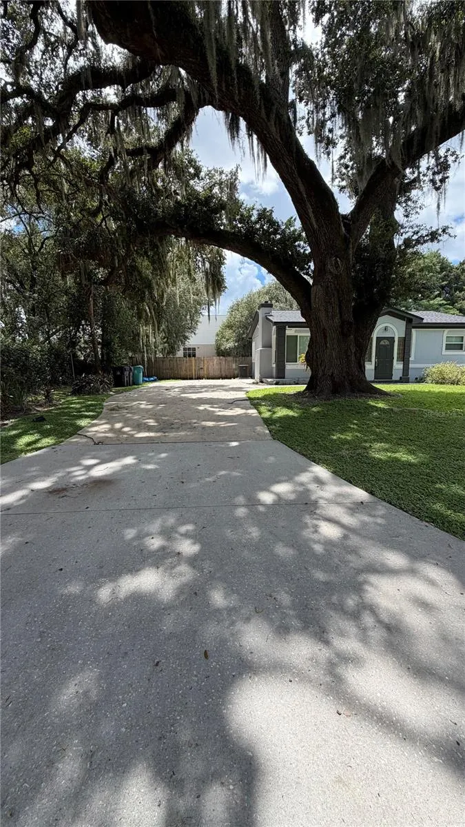 270 W PINELOCH AVE Orlando, FL 32828