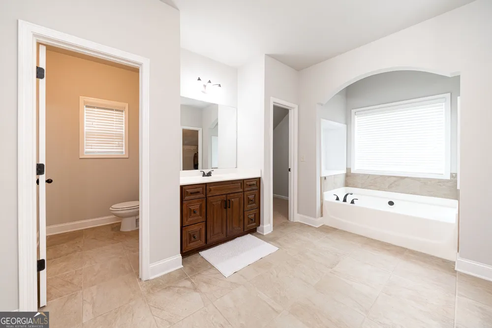 5543 Leaf Ridge LN Buford, GA 30518