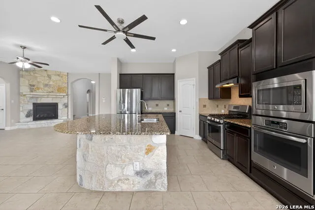 2932 Sunridge Dr Schertz, TX 78108