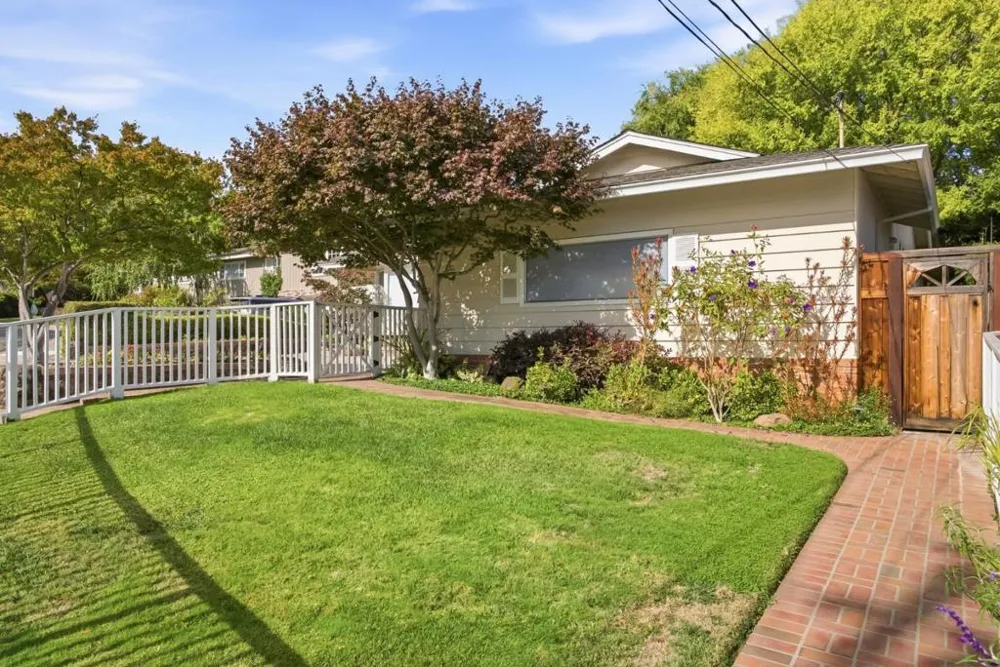 2720 Debbie Court San Carlos, CA 94070