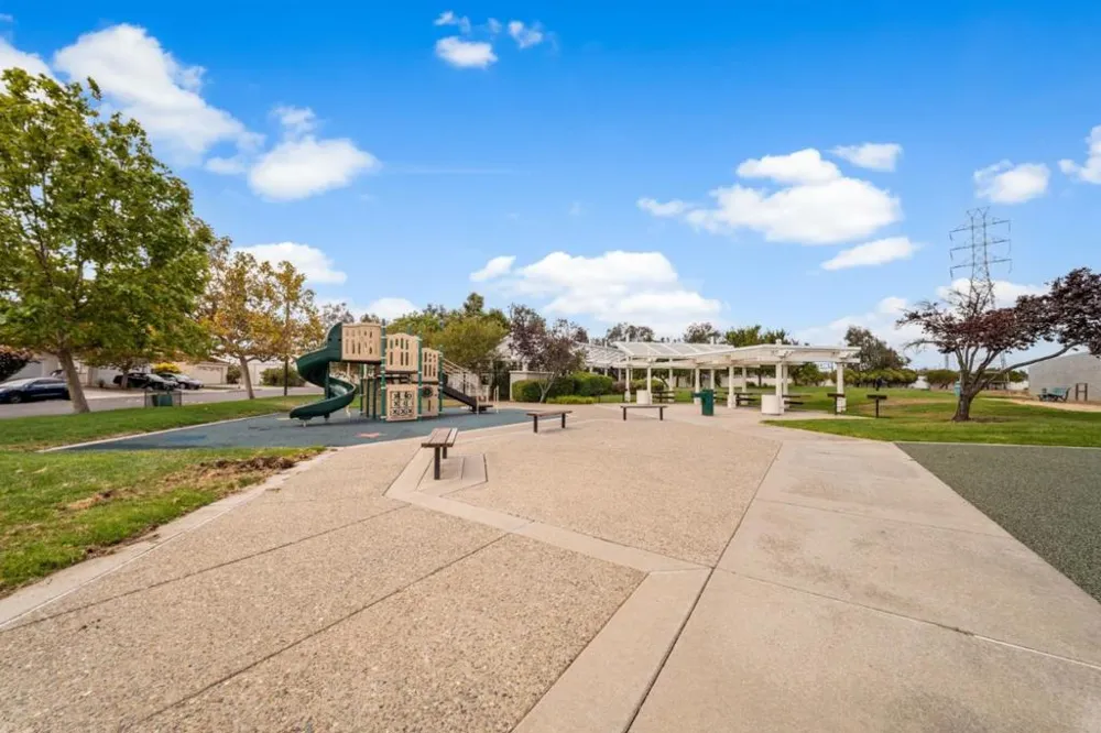 272 Edgewater Drive Milpitas, CA 95035