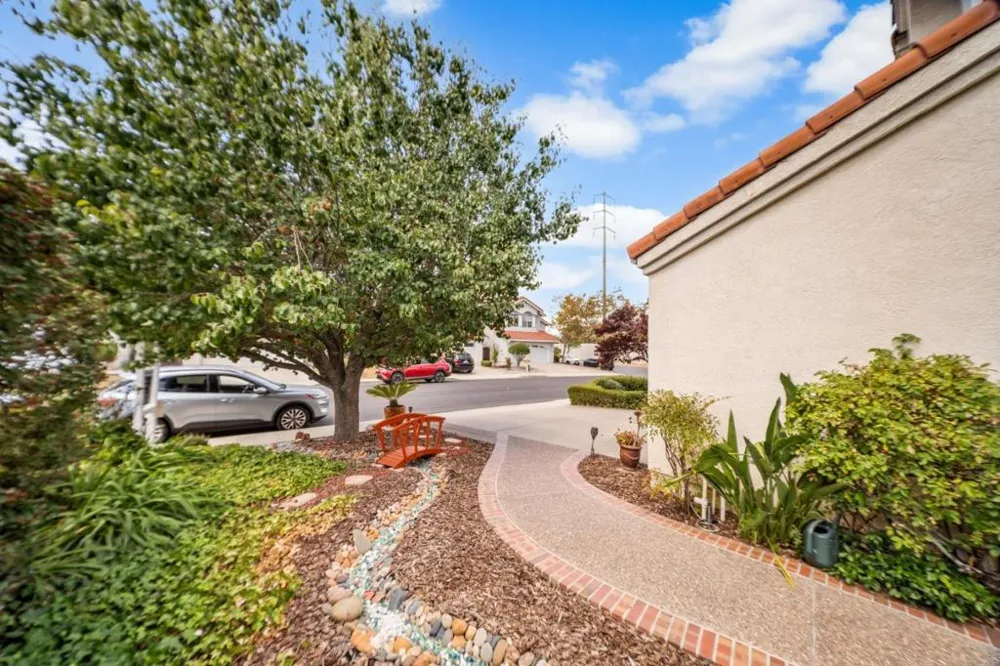 272 Edgewater Drive Milpitas, CA 95035