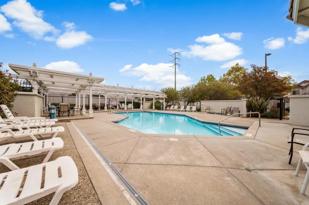 272 Edgewater Drive Milpitas, CA 95035