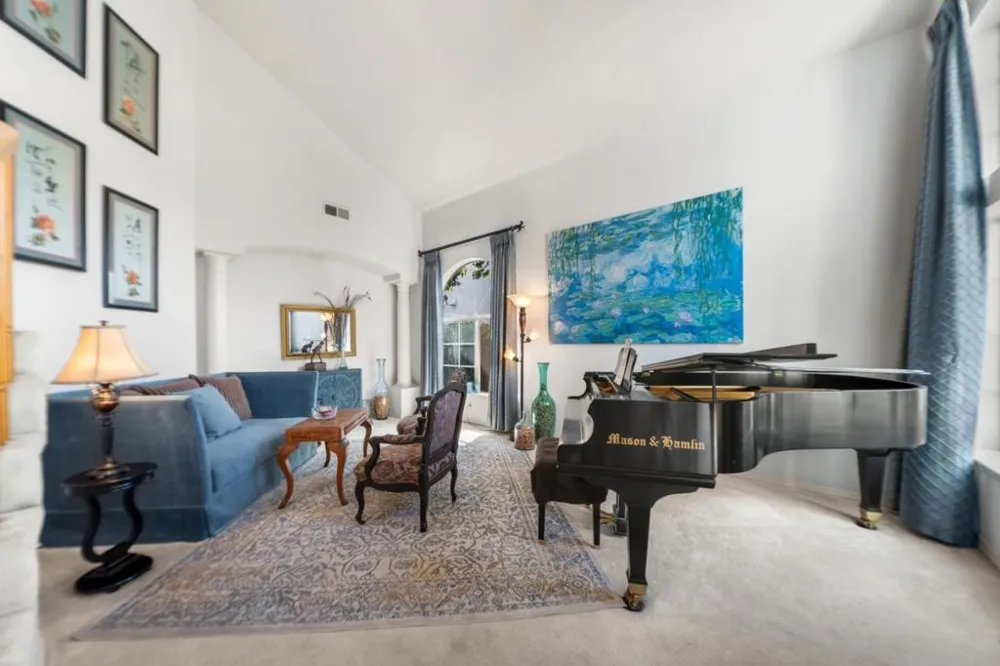 272 Edgewater Drive Milpitas, CA 95035