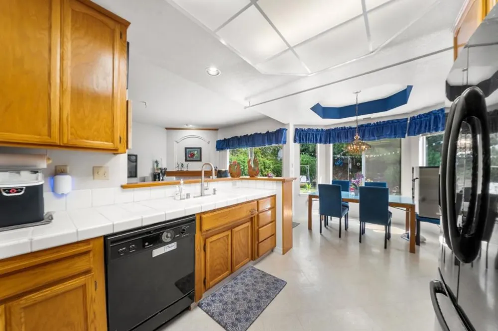 272 Edgewater Drive Milpitas, CA 95035