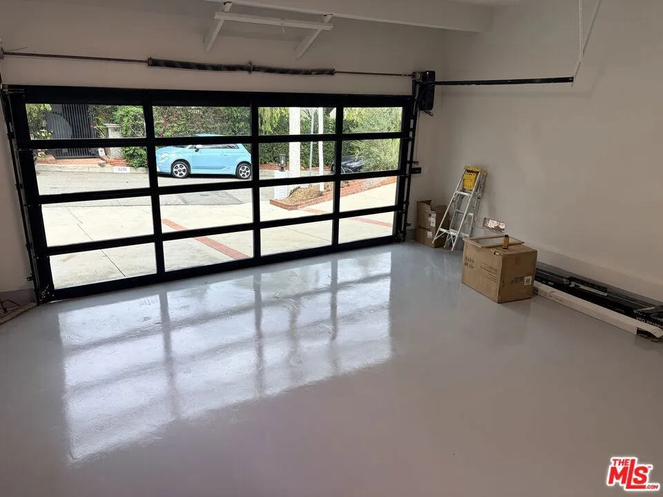 2252 Gloaming Way Los Angeles, CA 90210