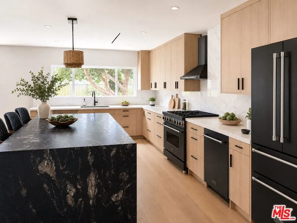2252 Gloaming Way Los Angeles, CA 90210