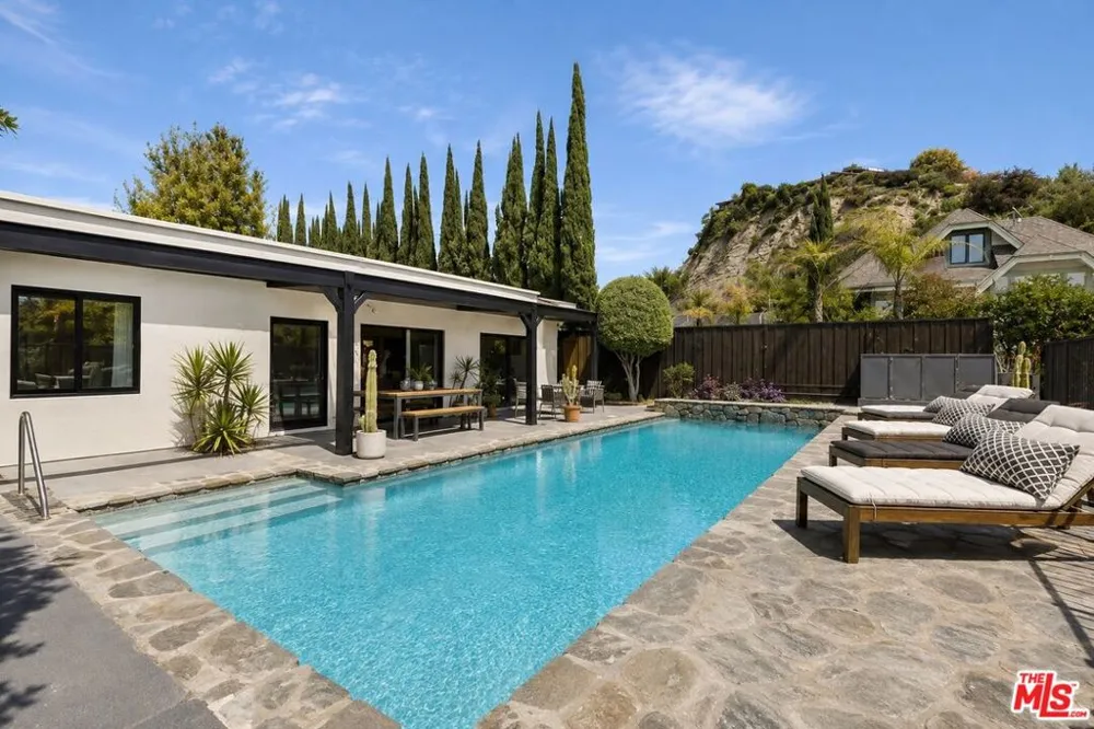 2252 Gloaming Way Los Angeles, CA 90210