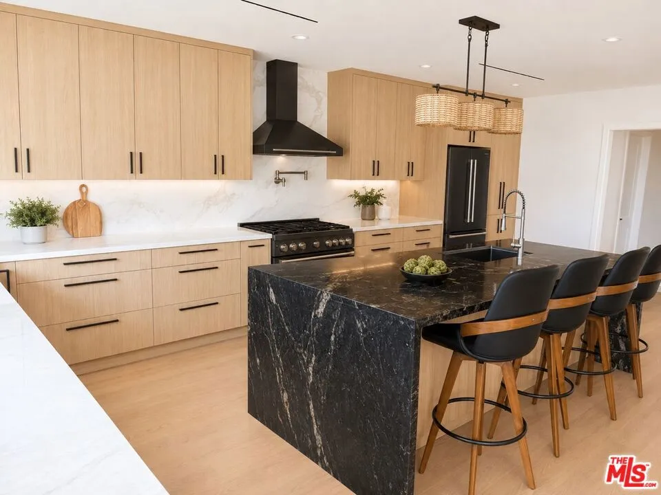 2252 Gloaming Way Los Angeles, CA 90210