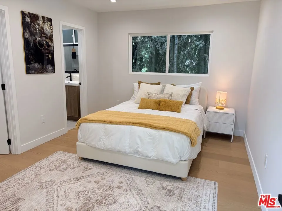 2252 Gloaming Way Los Angeles, CA 90210