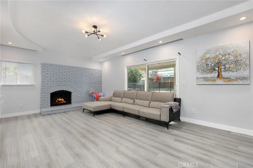 20745 Ingomar Street Winnetka, CA 91306