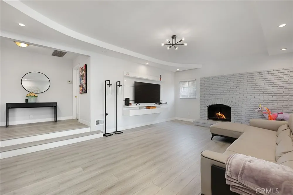 20745 Ingomar Street Winnetka, CA 91306