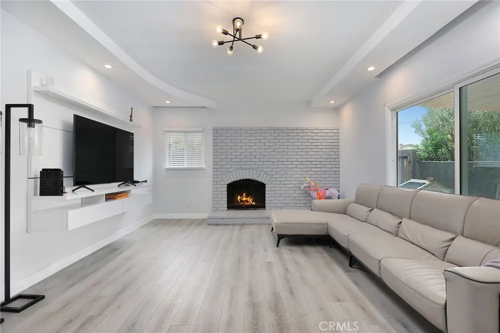 20745 Ingomar Street Winnetka, CA 91306