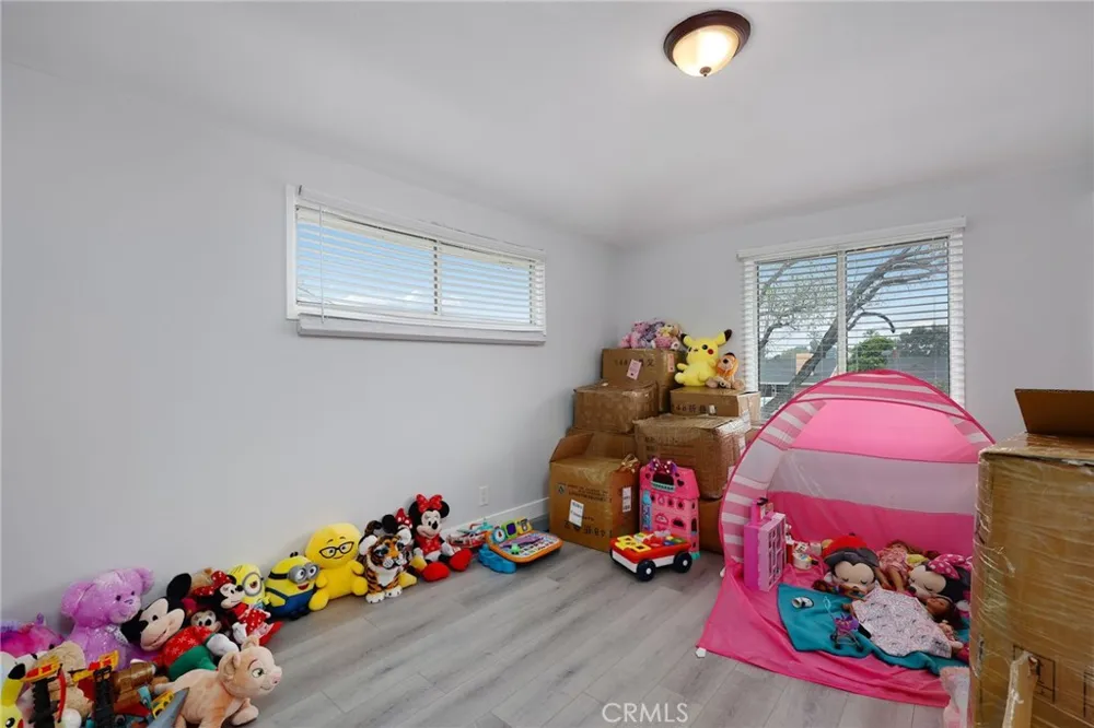 20745 Ingomar Street Winnetka, CA 91306