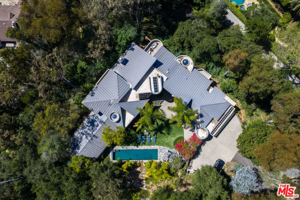 1060 E Oakmont Drive Los Angeles, CA 90049