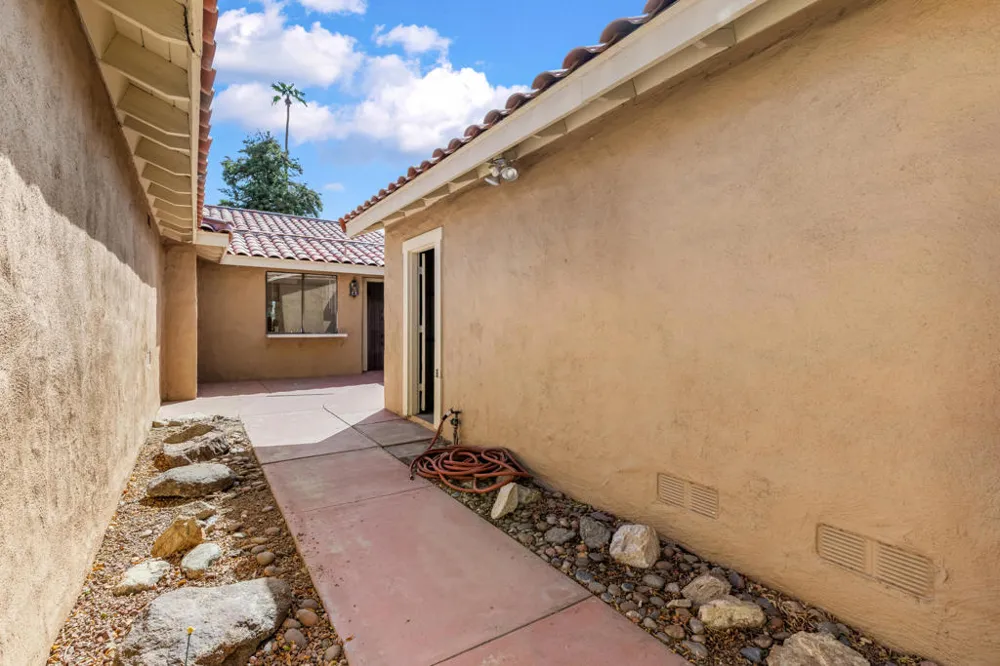 250 Serena Drive Palm Desert, CA 92260