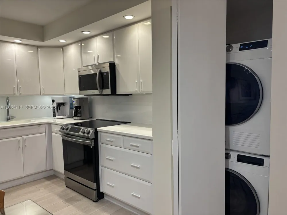 1370 S Ocean Blvd #1207 Pompano Beach, FL 33062