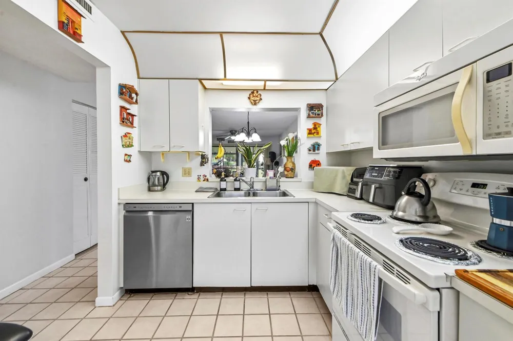 3385 Lucerne Park Drive 