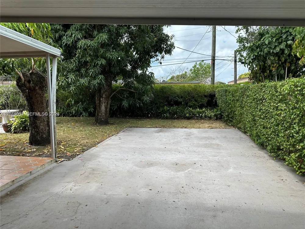 10500 NW 28th Ct #10500 Miami, FL 33147