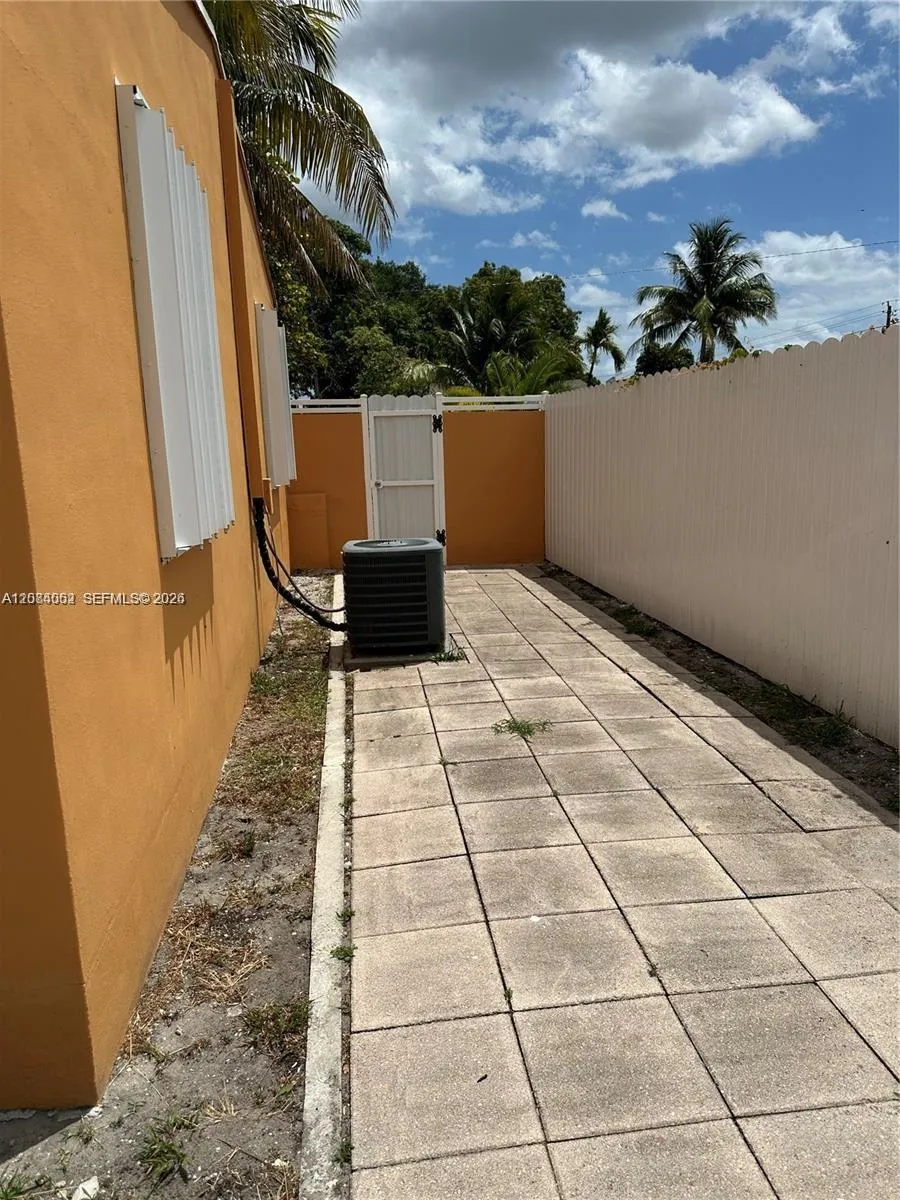 10500 NW 28th Ct #10500 Miami, FL 33147