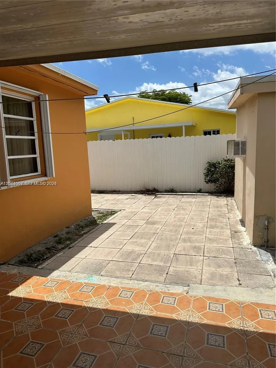 10500 NW 28th Ct #10500 Miami, FL 33147