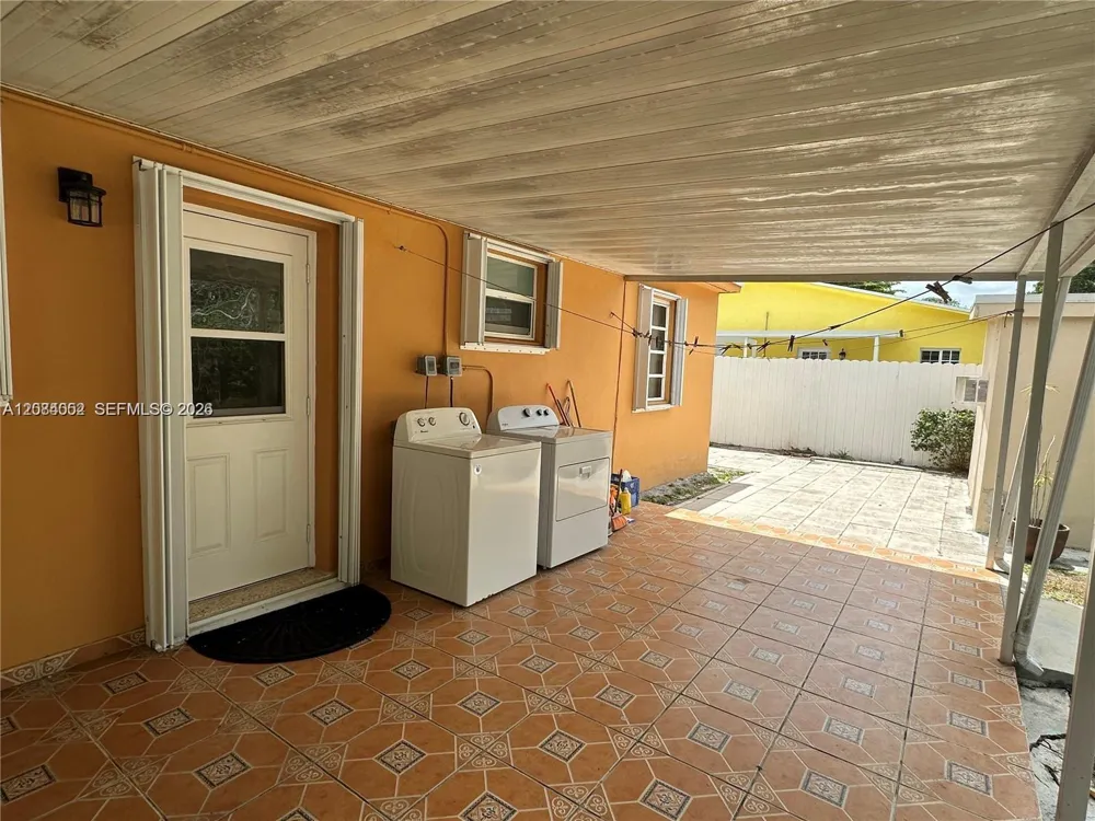 10500 NW 28th Ct #10500 Miami, FL 33147