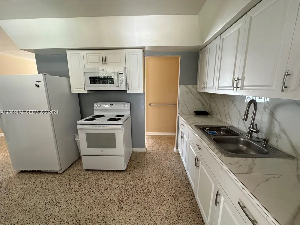 10500 NW 28th Ct #10500 Miami, FL 33147