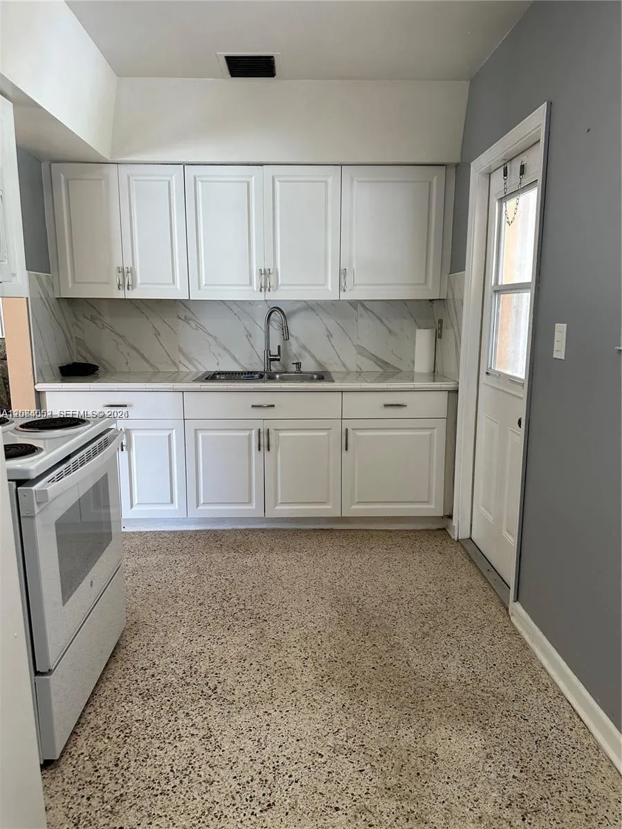 10500 NW 28th Ct #10500 Miami, FL 33147