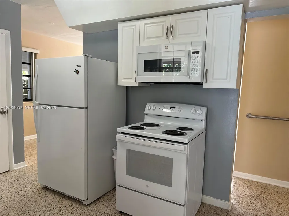 10500 NW 28th Ct #10500 Miami, FL 33147