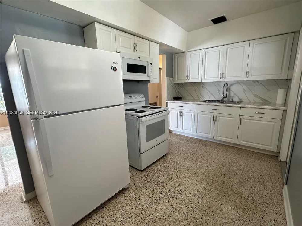 10500 NW 28th Ct #10500 Miami, FL 33147