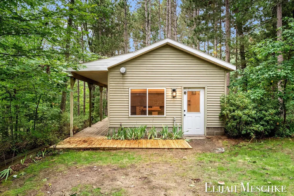7099 Oak Shore Drive Twin Lake, MI 49457