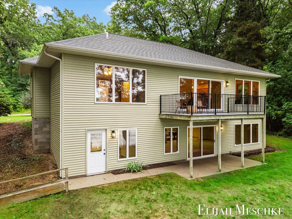 7099 Oak Shore Drive Twin Lake, MI 49457