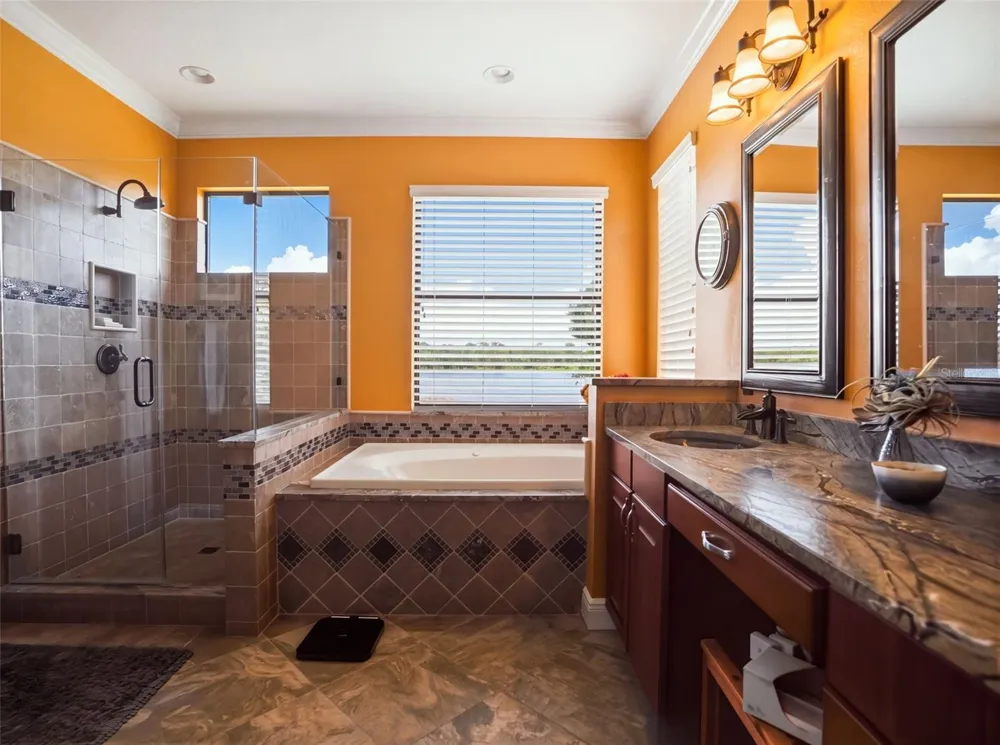 2707 LAKEBREEZE LANE S Clearwater, FL 33759