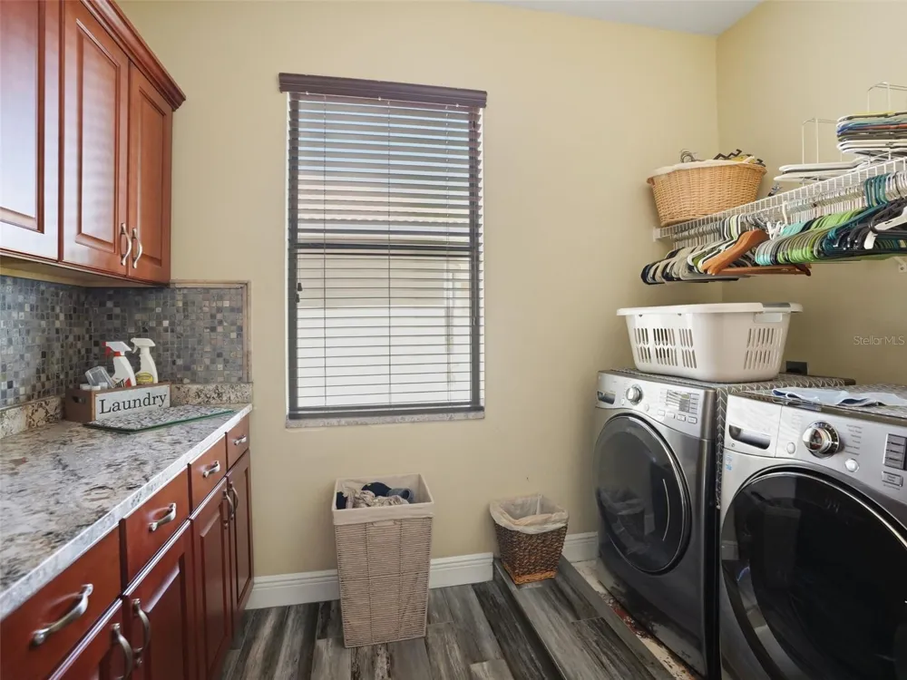 2707 LAKEBREEZE LANE S Clearwater, FL 33759