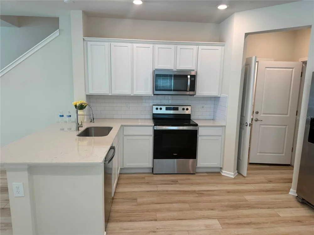 2803 STUNNING AVENUE Davenport, FL 33896