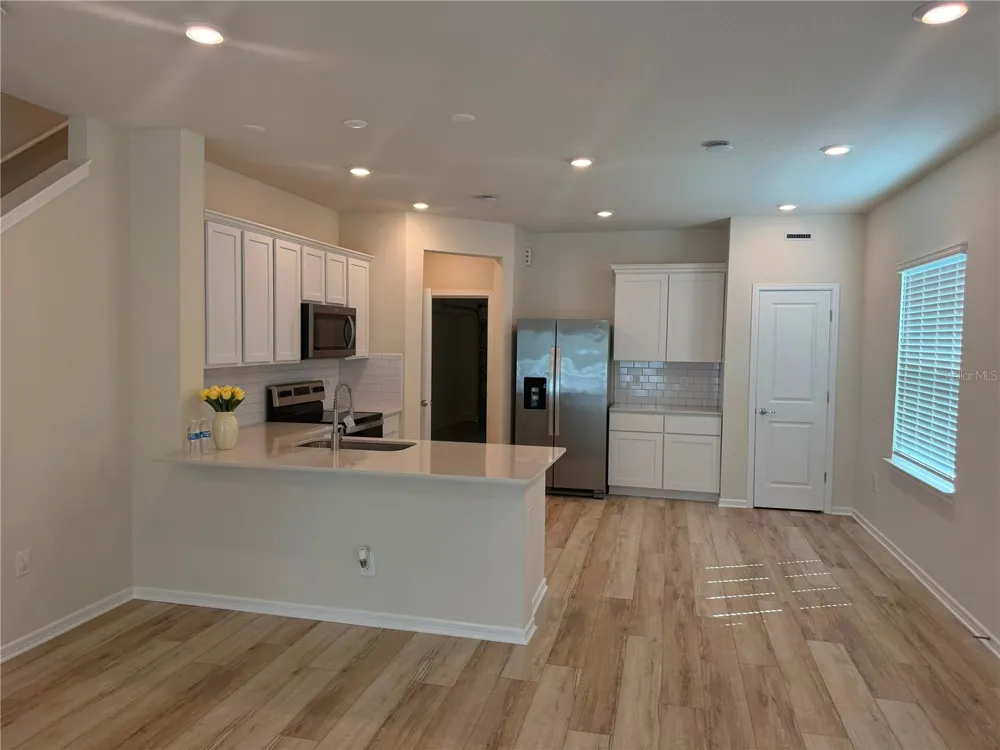 2803 STUNNING AVENUE Davenport, FL 33896