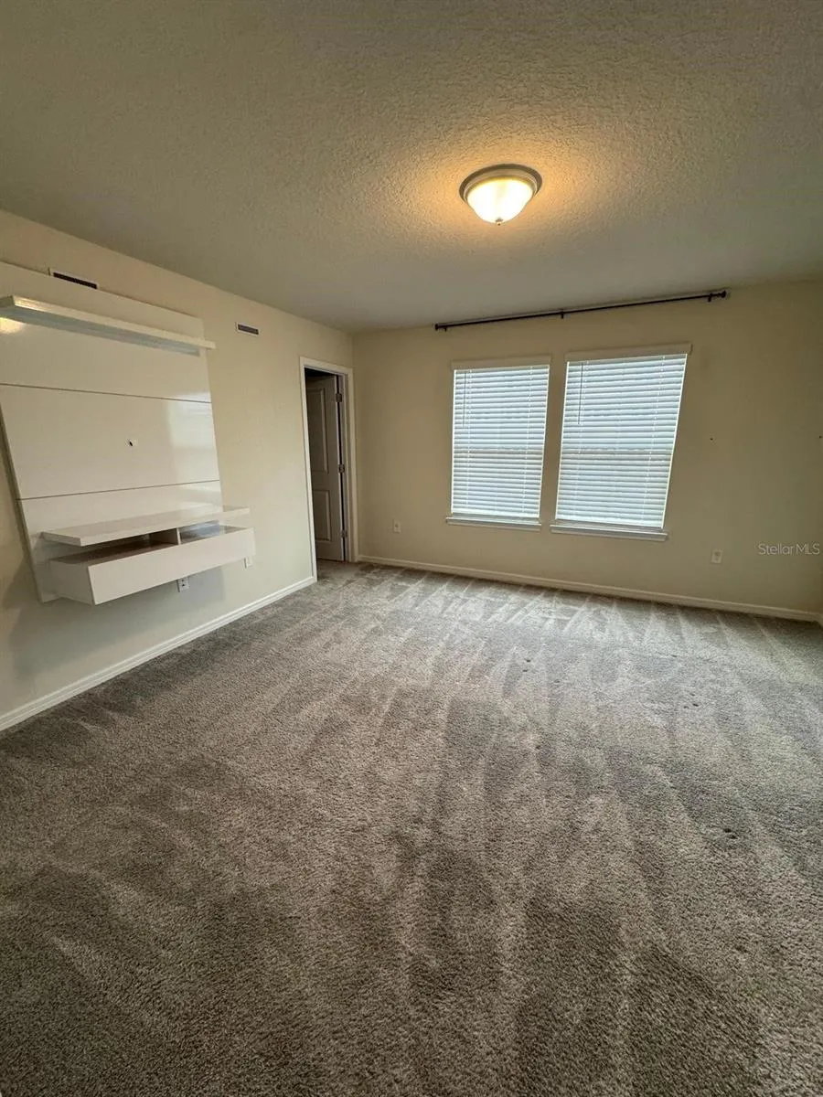 2803 STUNNING AVENUE Davenport, FL 33896