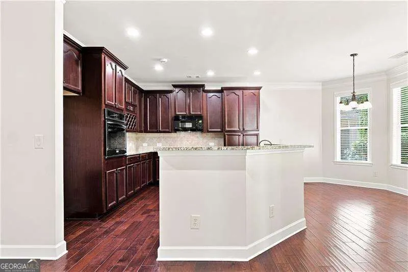637 Laurel XING Canton, GA 30114