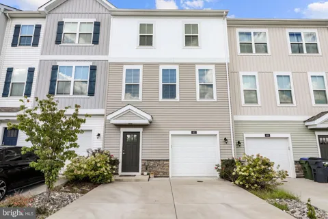 402 HONEYBERRY LANE
