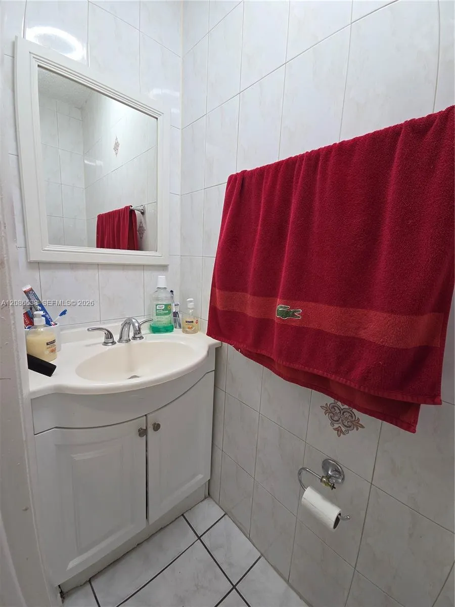 1784 W 56th Ter #401 Hialeah, FL 33012