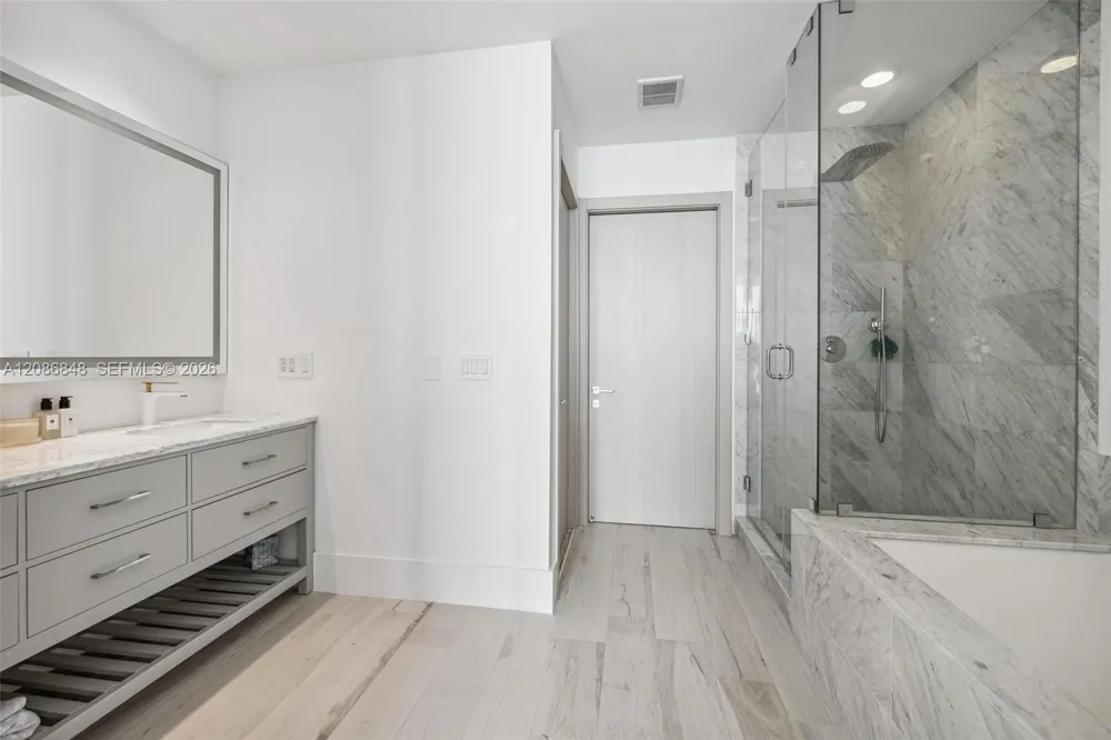 480 NE 31st St #3501 Miami, FL 33137