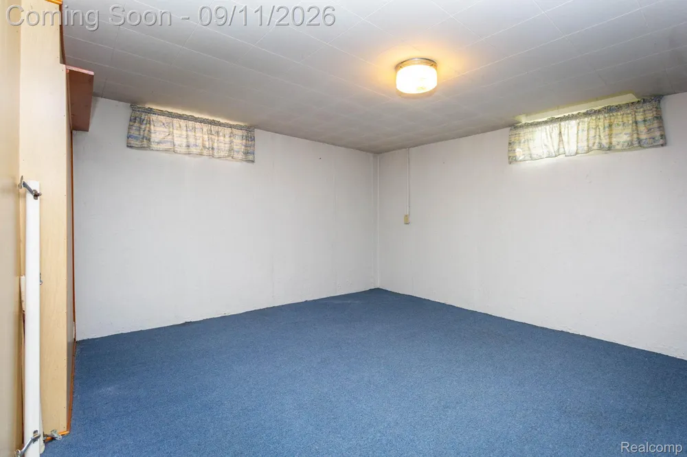 7671 Robinson Avenue Allen Park City, MI 48101