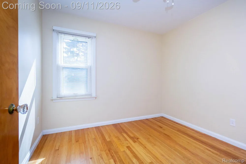 7671 Robinson Avenue Allen Park City, MI 48101