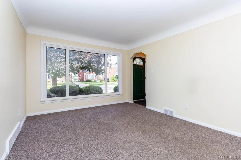 7671 Robinson Avenue Allen Park City, MI 48101