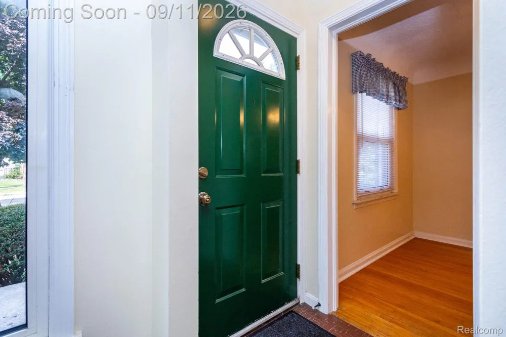 7671 Robinson Avenue Allen Park City, MI 48101
