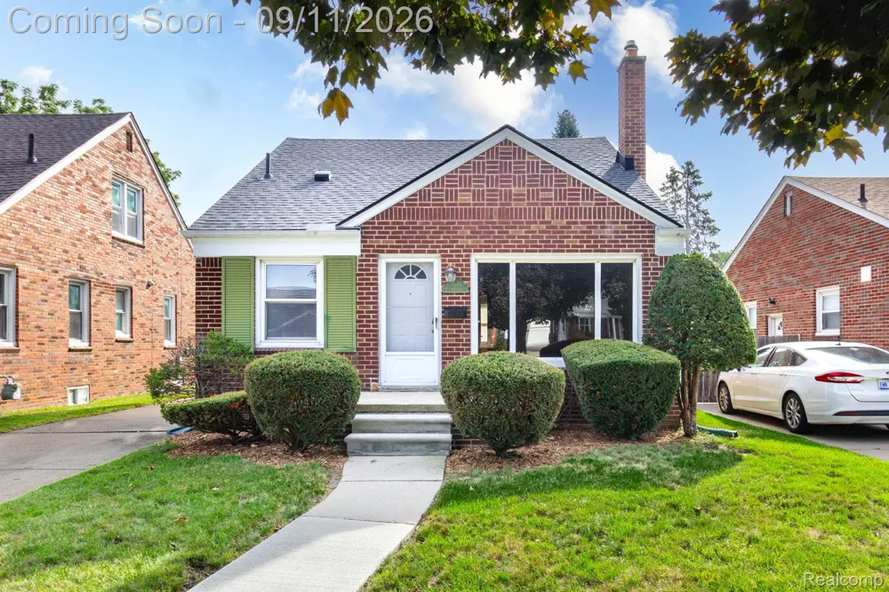 7671 Robinson Avenue Allen Park City, MI 48101